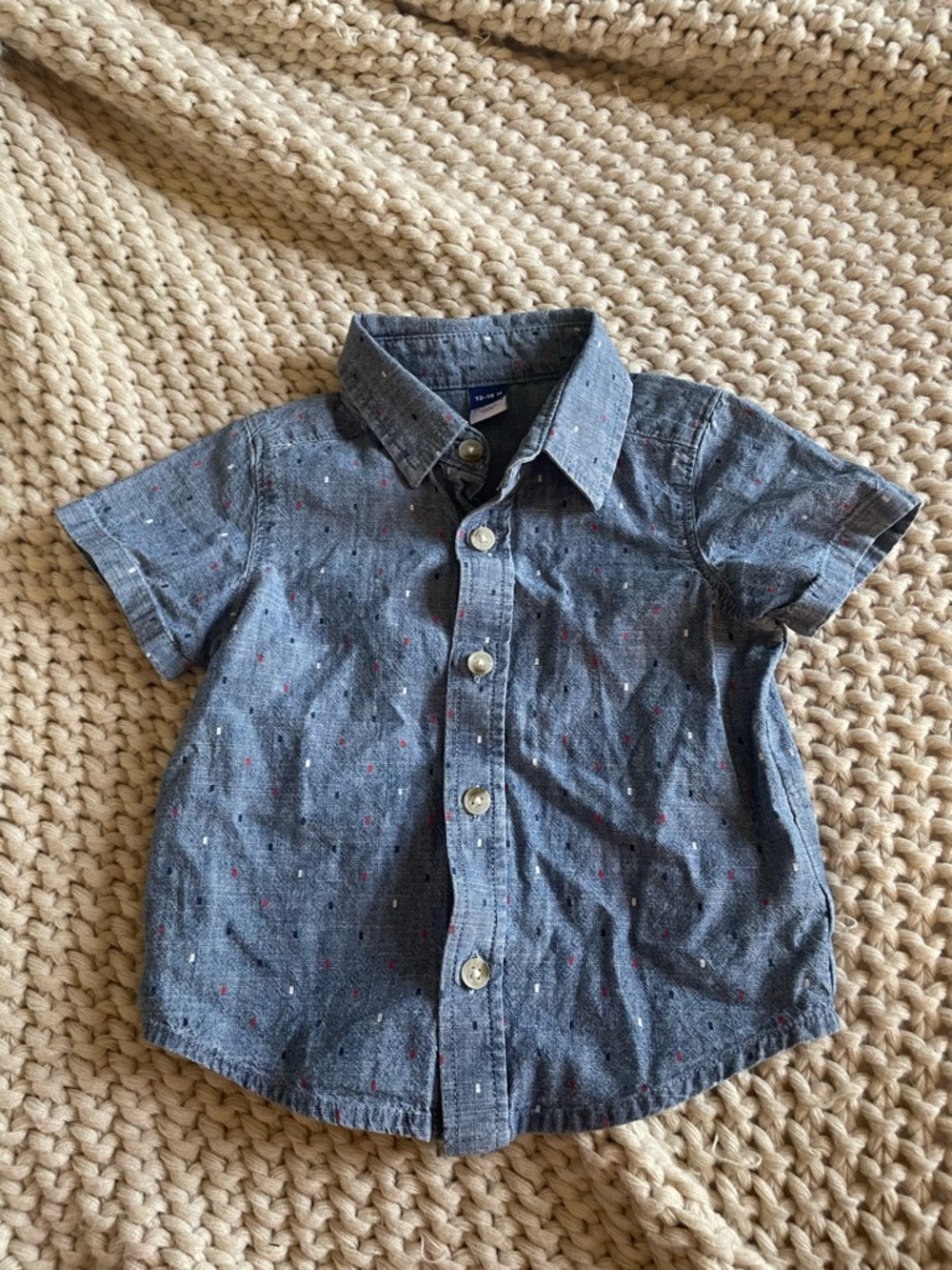 Old Navy Short-Sleeve Chambray Button-Down Shirt in Blue with Multicolor Specks